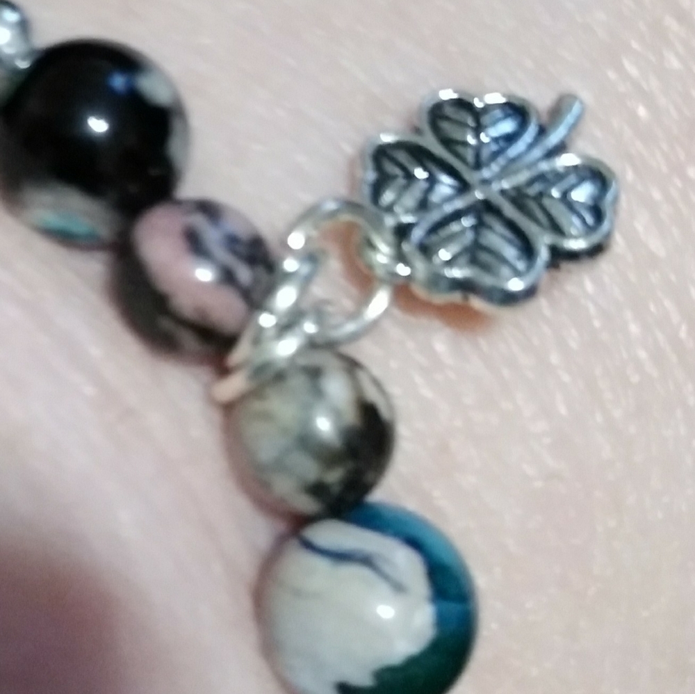 Luck-o-the-Irish stretchy beaded bracelet
